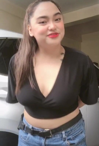 1. Hottie Joanne Duldulao in Black Crop Top and Bouncing Boobs