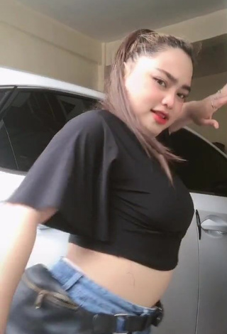 3. Hottie Joanne Duldulao in Black Crop Top and Bouncing Boobs