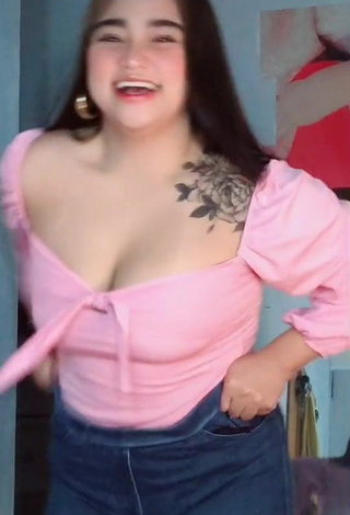 1. Irresistible Joanne Duldulao Shows Cleavage in Pink Top and Bouncing Boobs