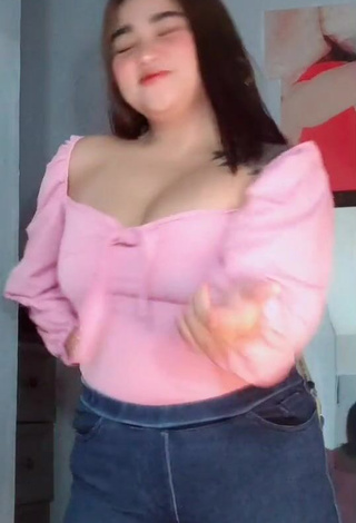 Irresistible Joanne Duldulao Shows Cleavage in Pink Top and Bouncing Boobs