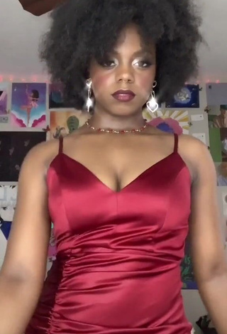 1. Erotic Jordan Nata'e Shows Cleavage in Red Dress