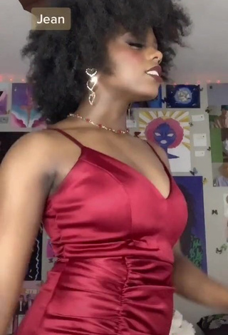 3. Erotic Jordan Nata'e Shows Cleavage in Red Dress