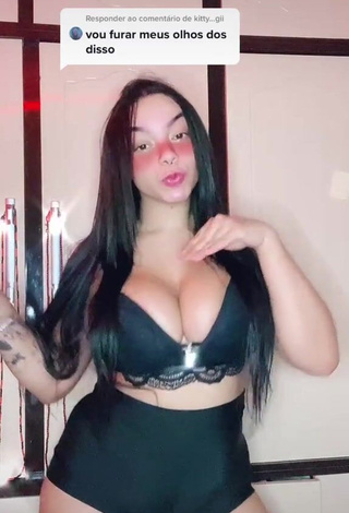 Pretty Karniello Shows Cleavage in Black Bra and Bouncing Boobs