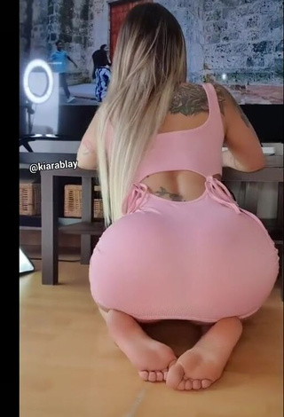 3. Kiarablaysexy Shows her Sexy Butt