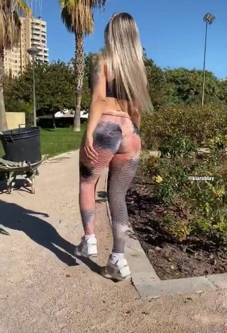 1. Beautiful Kiarablaysexy Shows Butt in a Street