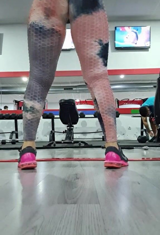 2. Fine Kiarablaysexy Shows Butt in the Sports Club while doing Fitness Exercises