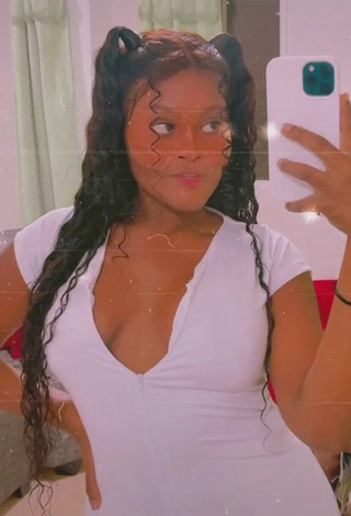 1. Erotic Lajesuu Shows Cleavage in White Overall