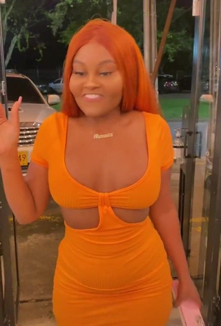 1. Irresistible Lajesuu Shows Cleavage in Orange Dress