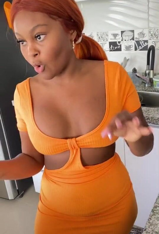 Erotic Lajesuu Shows Cleavage in Orange Dress