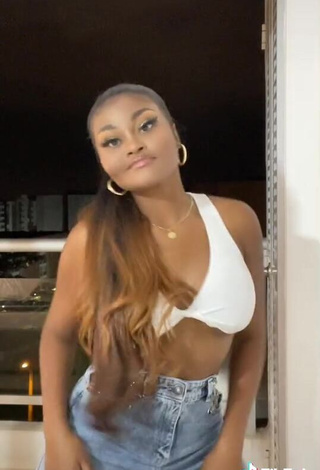 Erotic Lajesuu in White Crop Top