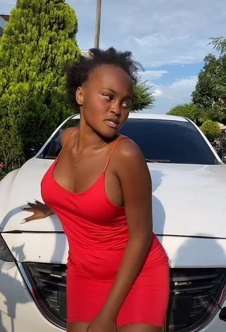 1. Captivating Lajesuu Shows Cleavage in Crop Top and Bouncing Tits