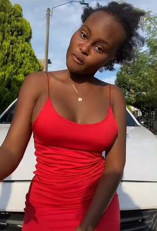 2. Captivating Lajesuu Shows Cleavage in Crop Top and Bouncing Tits