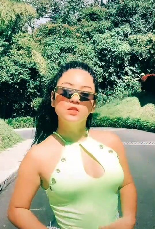 Hot Mafe Vásquez in Green Top