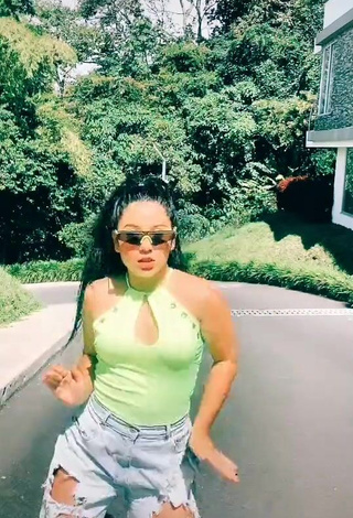 Irresistible Mafe Vásquez in Green Top