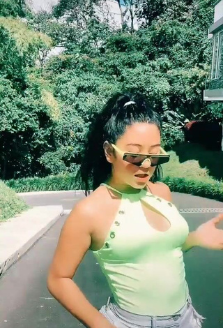 Captivating Mafe Vásquez in Green Top