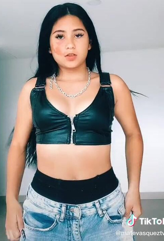 2. Captivating Mafe Vásquez in Crop Top