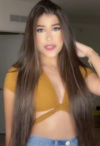 3. Cute María Paulina in Brown Crop Top