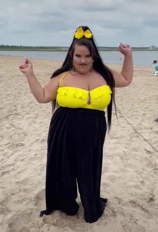 1. Erotic Netta Barzilai Shows Cleavage at the Beach and Bouncing Boobs