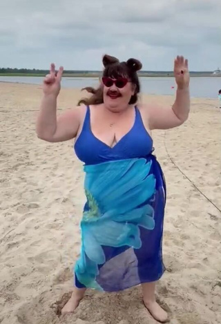 3. Erotic Netta Barzilai Shows Cleavage at the Beach and Bouncing Boobs