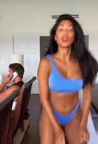 1. Irresistible Nicole Scherzinger Shows Cleavage in Blue Bikini