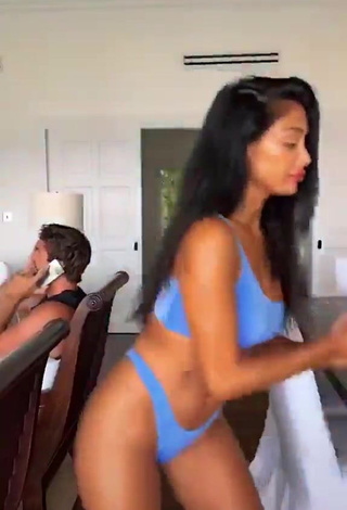 Irresistible Nicole Scherzinger Shows Cleavage in Blue Bikini