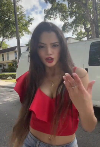 1. Cute Paola Ruiz Shows Cleavage in Red Crop Top