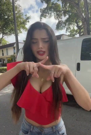 2. Cute Paola Ruiz Shows Cleavage in Red Crop Top