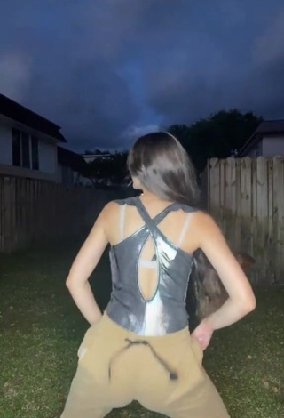 3. Hot Paola Ruiz Shows Cleavage in Silver Top while Twerking