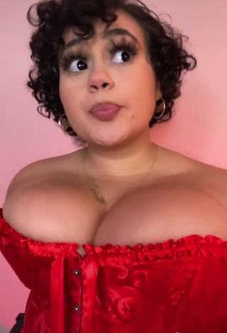 Erotic Phaith Montoya Shows Cleavage and Bouncing Boobs