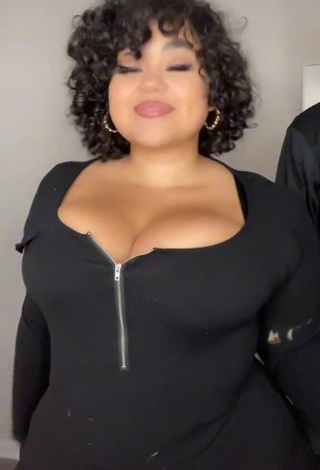 1. Sexy Phaith Montoya Shows Cleavage and Bouncing Boobs