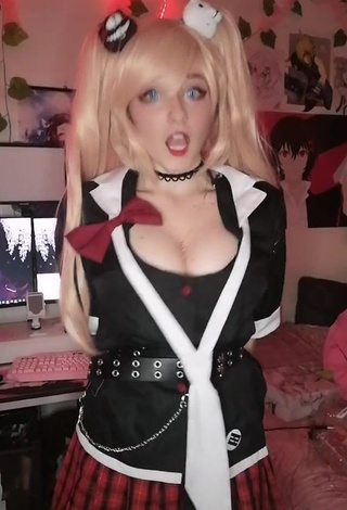 1. Fine Ryn GamerGirl Egirl Shows Cleavage and Bouncing Boobs