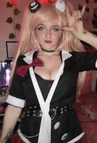 Attractive Ryn GamerGirl Egirl Shows Cleavage and Bouncing Boobs