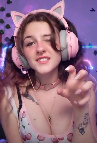 Irresistible Ryn GamerGirl Egirl Shows Cleavage in Top