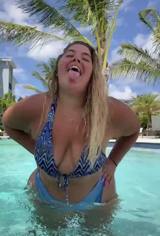 Fine Sam Paige Shows Cleavage in Sweet Bikini at the Swimming Pool and Bouncing Breasts