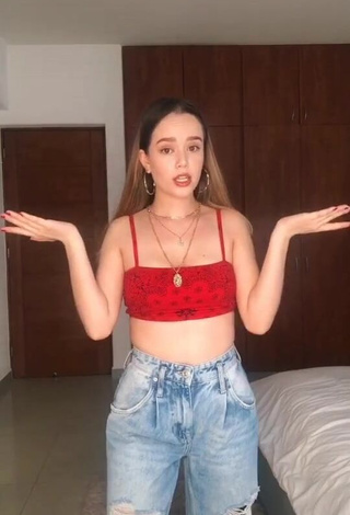 1. Erotic Saraí Meza in Red Crop Top