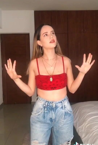 3. Erotic Saraí Meza in Red Crop Top