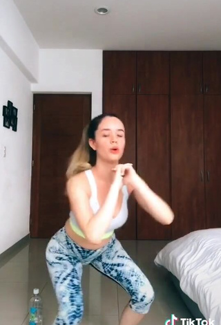 Erotic Saraí Meza in Leggings while doing Fitness Exercises