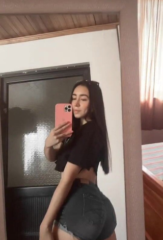 1. Captivating Shailyn Garzón Merchán Shows Big Butt