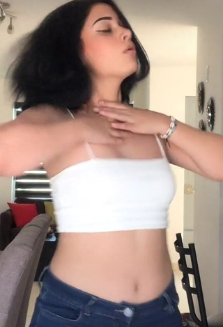 3. Beautiful Valeria Figueroa in Sexy White Crop Top