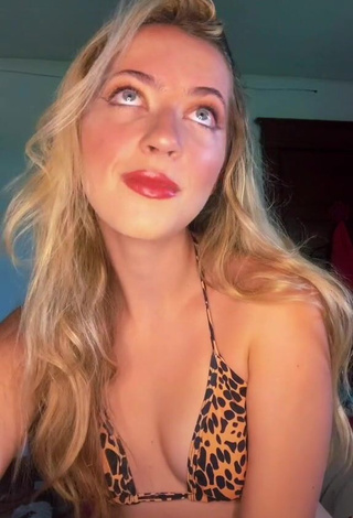 Erotic Vikavids Shows Cleavage in Leopard Bikini Top