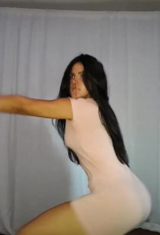 Erotic Violetta Ortiz in Beige Dress while Twerking