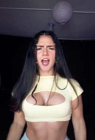 Hottie Violetta Ortiz Shows Cleavage in Crop Top