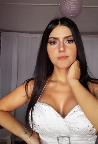 Dazzling Violetta Ortiz Shows Cleavage