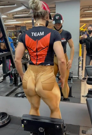 3. Adorable Vivi Winkler Shows Big Butt in the Sports Club