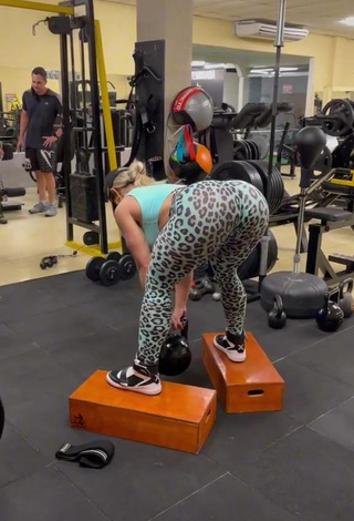 1. Cute Vivi Winkler Shows Big Butt in the Sports Club while doing Fitness Exercises