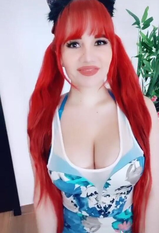 Katherine Cal Afú Demonstrates Lovely Cleavage and Bouncing Boobs