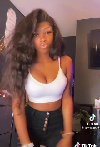 3. Erotic Khilla Mafia Shows Cleavage in White Crop Top