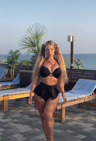 1. Hot MIRAVI in Black Bikini