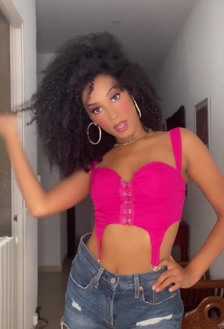 1. Beautiful Aina da Silva Shows Cleavage in Sexy Pink Crop Top