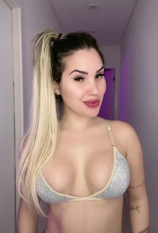 3. Amazing Alannis Proença Shows Cleavage in Hot Bra and Bouncing Boobs